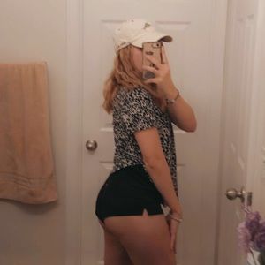 Meet your Posher, Robecca